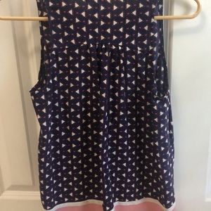 Silk sleeveless top. XS and 32 in busy